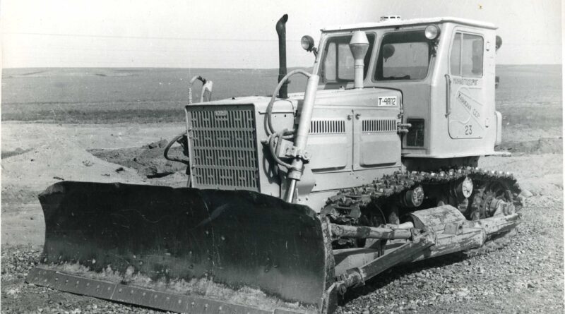 Чем промышленный трактор Т-4АП отличался от обычного алтайца Т-4А? Кондиционер?