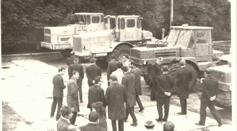 Несколько фактов о советском тракторе Т-150К: слизан ли с Джон Дир, версии для железной дороги и с реактивным двигателем