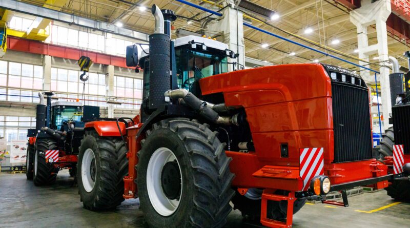 У Ростсельмаш серьезное обновление в 2-тысячной серии: трактор Ростсельмаш 2400